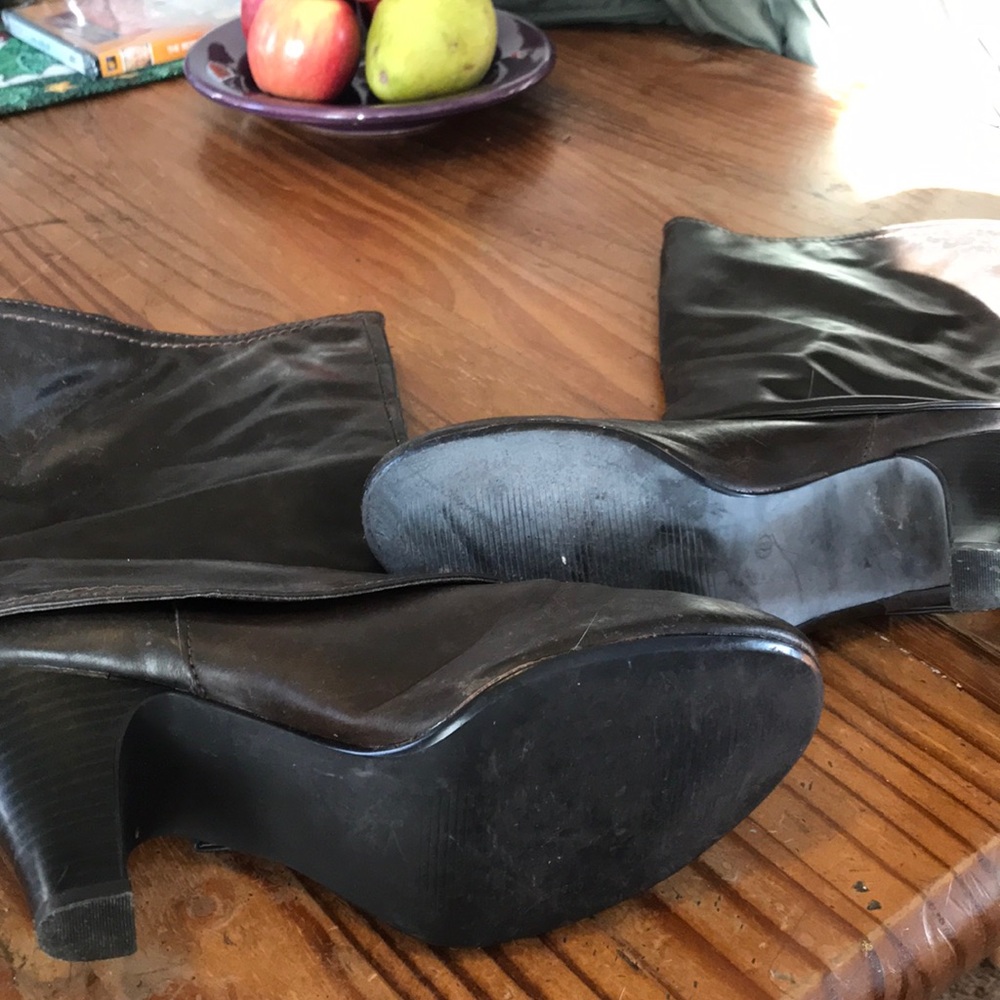 Size 7.5 Brown Sexy Boots - Picture 4 of 4
